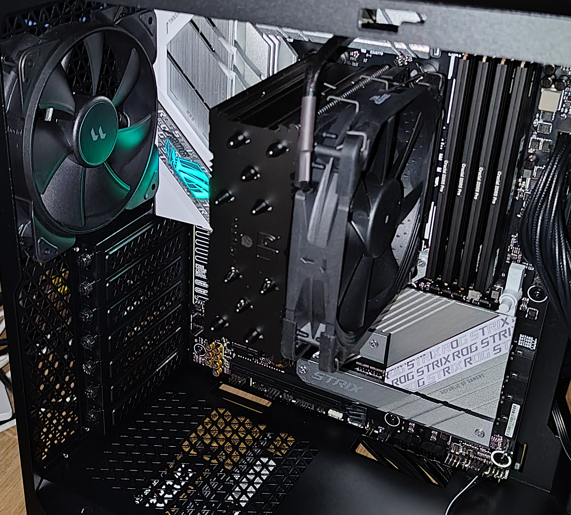 光るマザーボード